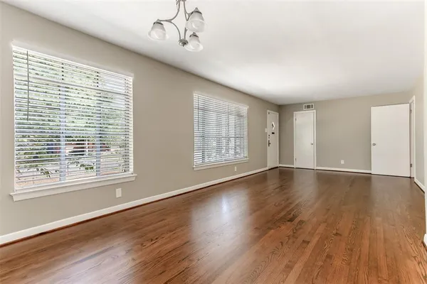 $2,395 | 511 Classen Drive, Dallas, TX 75218