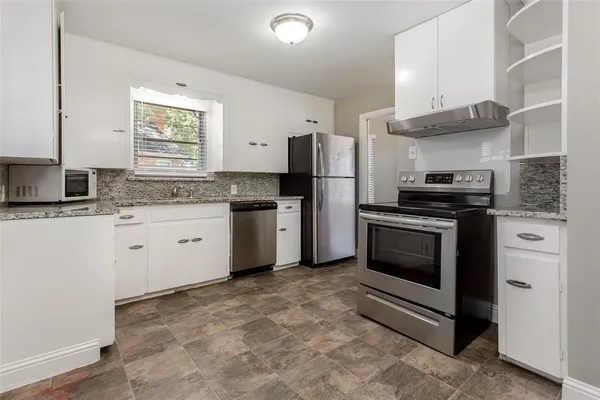 $2,395 | 511 Classen Drive, Dallas, TX 75218