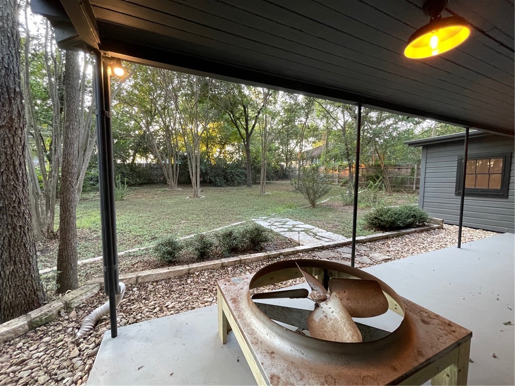 4504 Elwood Road Austin, TX 78722 - Photo 20 of 40