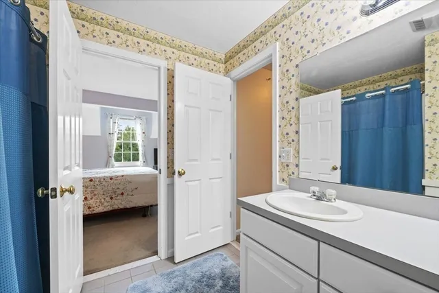 a en suite bathroom with a sink and a mirror