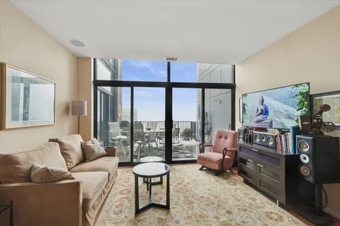 $385,000 | 435 West Erie Street, Unit 2204, Chicago, IL 60654