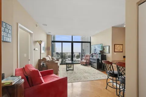 $385,000 | 435 West Erie Street, Unit 2204, Chicago, IL 60654