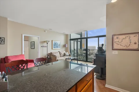 $385,000 | 435 West Erie Street, Unit 2204, Chicago, IL 60654