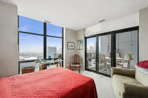 $385,000 | 435 West Erie Street, Unit 2204, Chicago, IL 60654