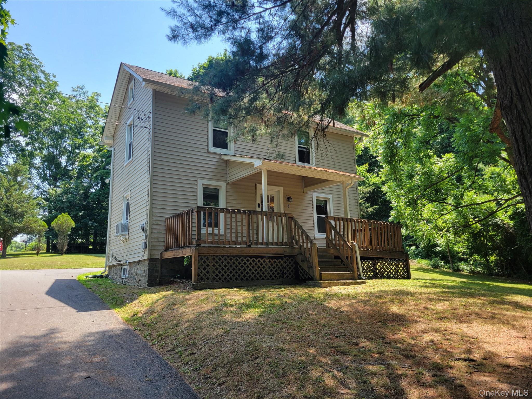 3 Albertson Road Marlboro, NY 12542 - Photo 2 of 34