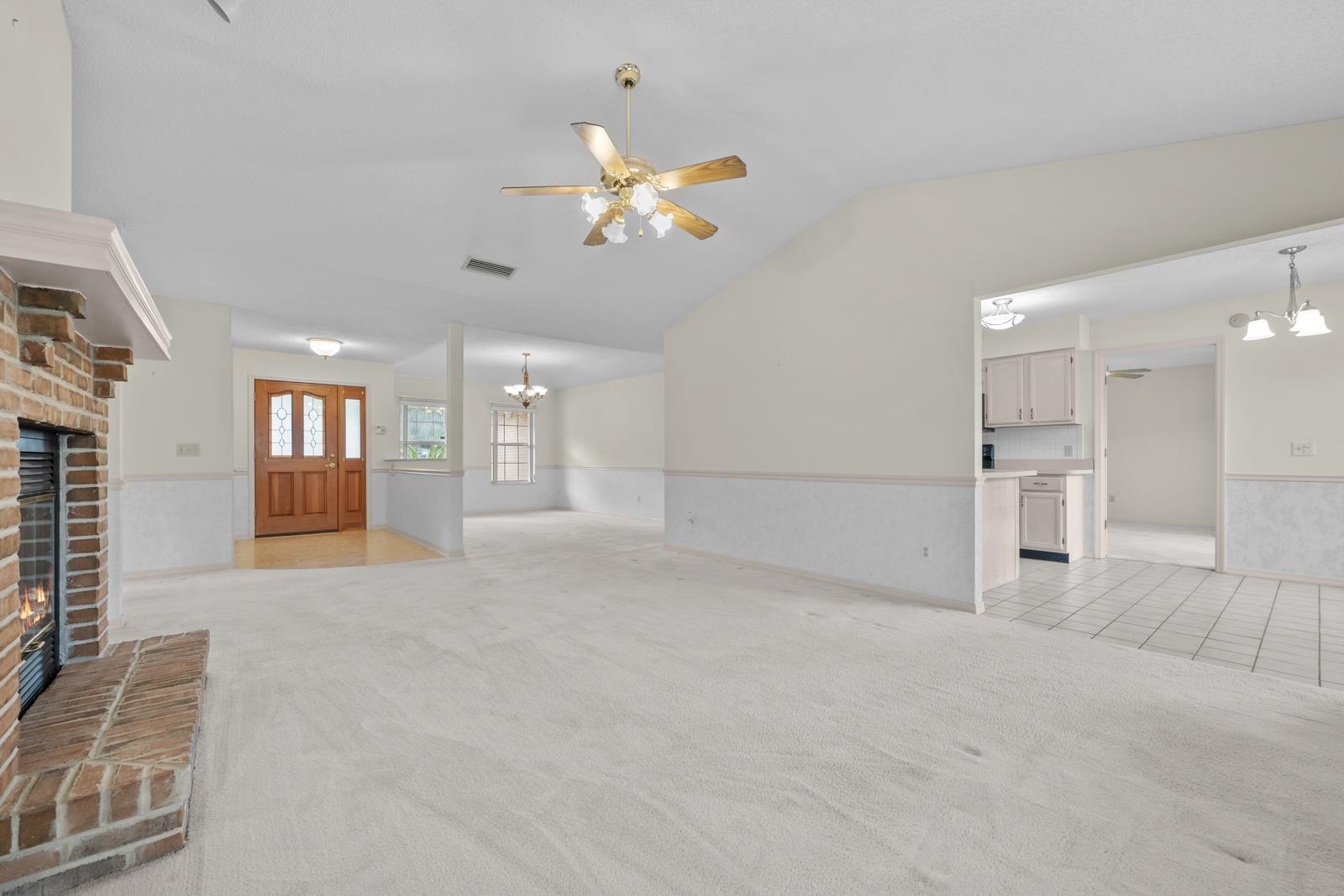 512 Moultrie Wells Road St. Augustine, FL 32086 - Photo 15 of 51 a view of a livingroom with a kitchen