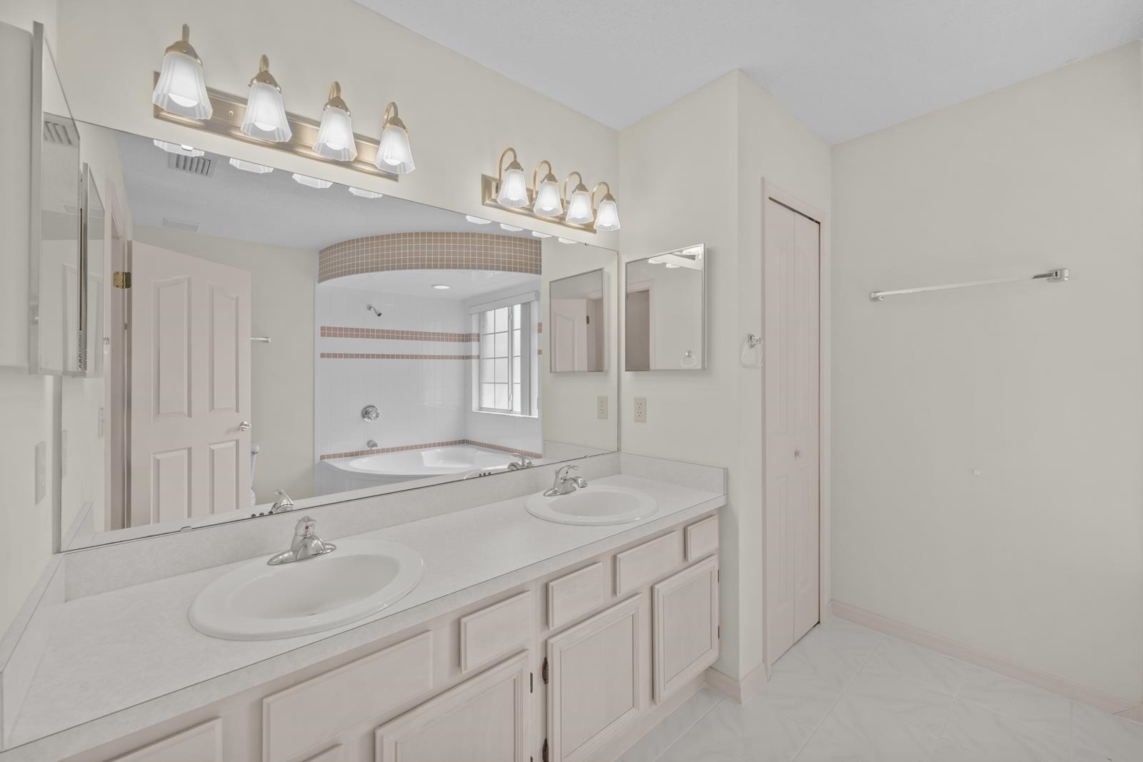 512 Moultrie Wells Road St. Augustine, FL 32086 - Photo 26 of 51 a bathroom with a sink double vanity granite tub and a mirror