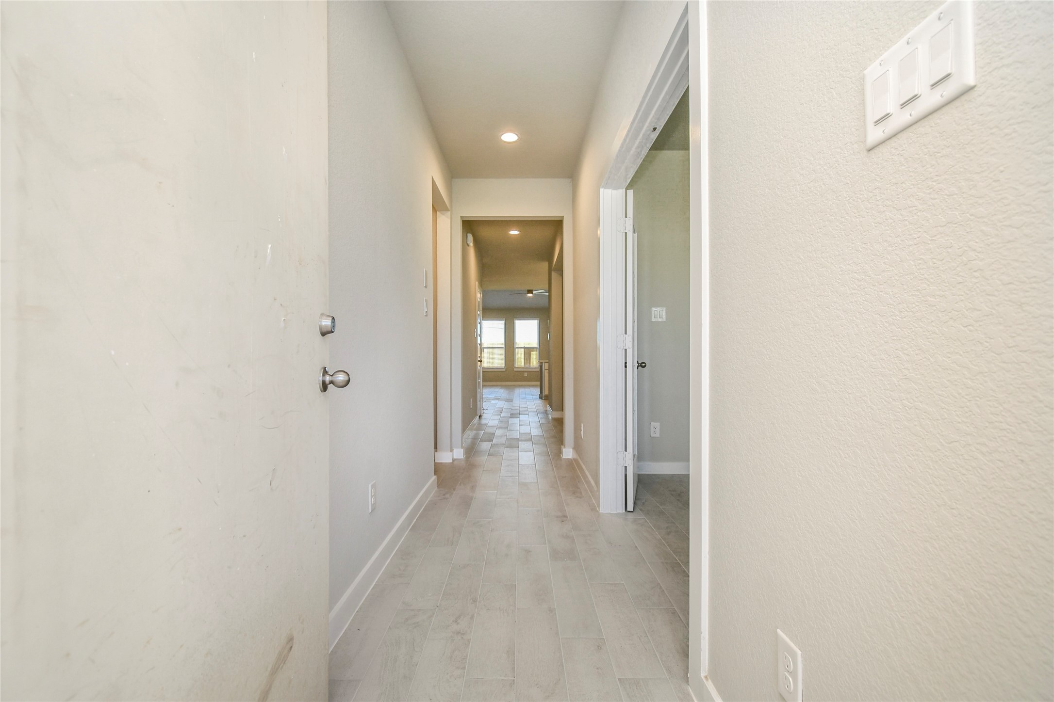 11110 Crocus Drive Houston, TX 77044 - Photo 6 of 22 a view of a hallway