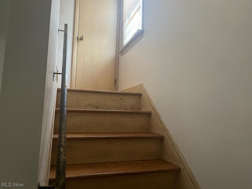 4030 Stonehaven Road Cleveland, OH 44121 - Photo 4 of 14