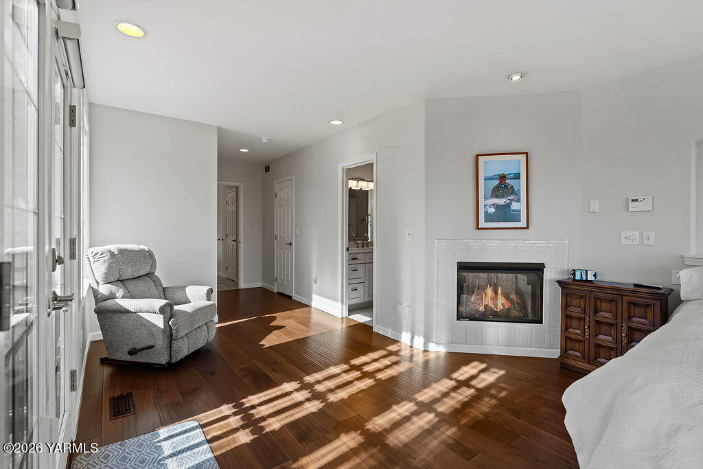 6810 Ravens Gate Way Yakima, WA 98908 - Photo 20 of 49 a living room with furniture and a fireplace