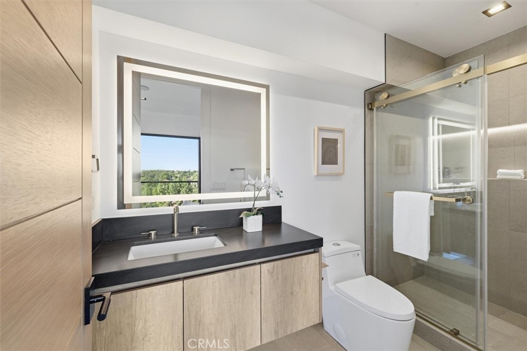 16800 Oak View Drive Encino, CA 91436 - Photo 20 of 42