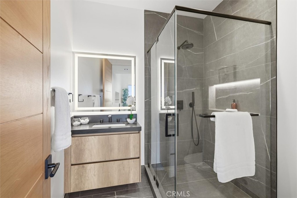 16800 Oak View Drive Encino, CA 91436 - Photo 22 of 42