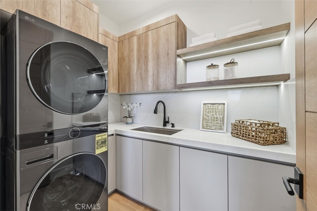 16800 Oak View Drive Encino, CA 91436 - Photo 29 of 42