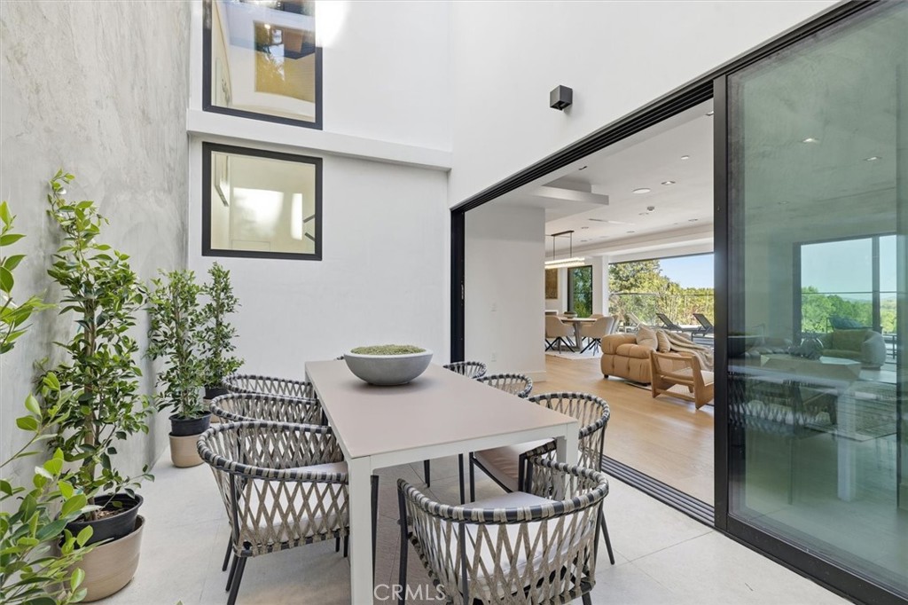 16800 Oak View Drive Encino, CA 91436 - Photo 30 of 42