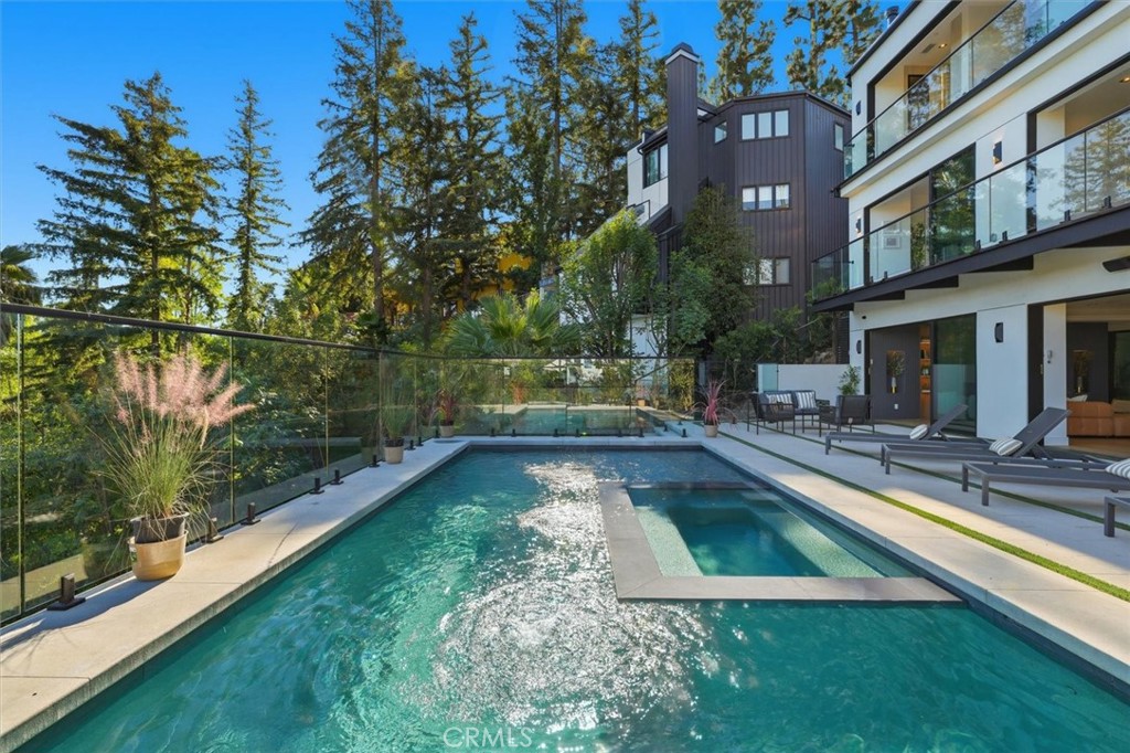 16800 Oak View Drive Encino, CA 91436 - Photo 31 of 42