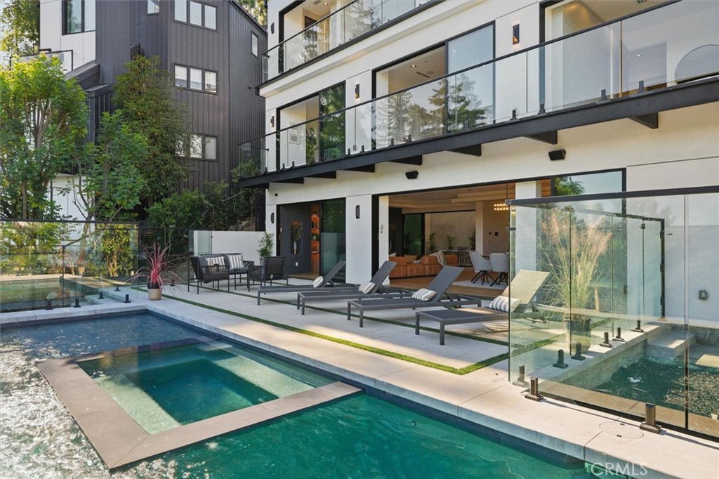 16800 Oak View Drive Encino, CA 91436 - Photo 32 of 42