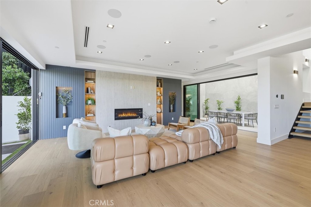 16800 Oak View Drive Encino, CA 91436 - Photo 6 of 42