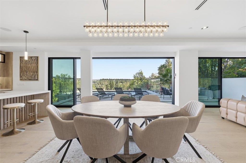 16800 Oak View Drive Encino, CA 91436 - Photo 9 of 42