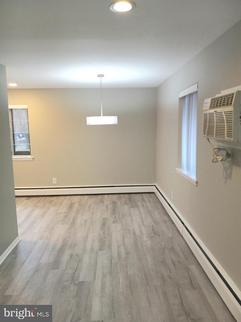 1 Lawrence Road, Unit I2B Broomall, PA 19008 - Photo 4 of 16 Dining room
