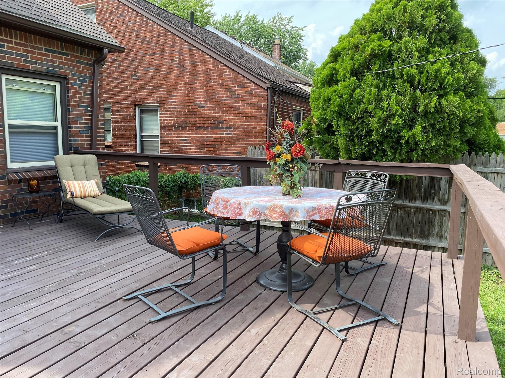 4168 Yorkshire Road Detroit, MI 48224 - Photo 46 of 48 Patio area