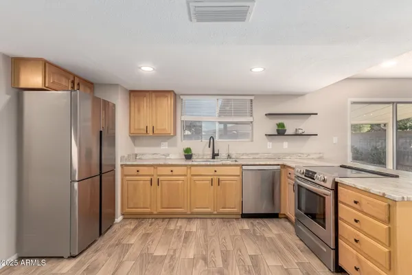 $400,000 | 12455 North Columbine Drive, Phoenix, AZ 85029