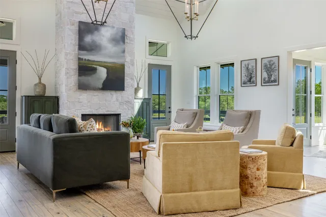 $1,795,000 | 377 Florida Chapel Road, Round Top, TX 78954