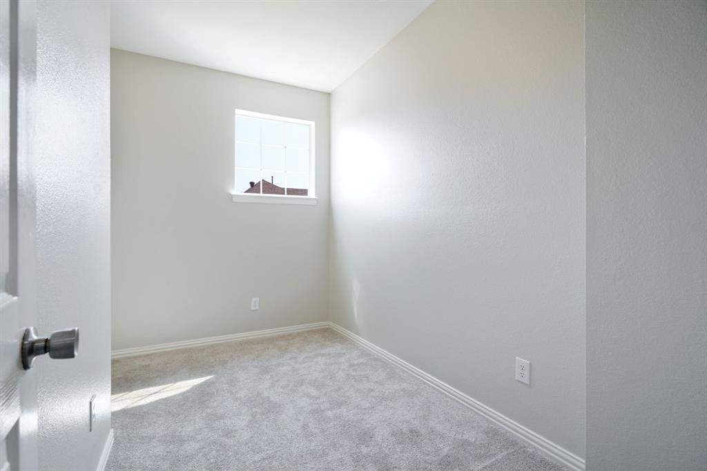 6407 Capulet Place Dallas, TX 75252 - Photo 19 of 33 a room that has a window in it