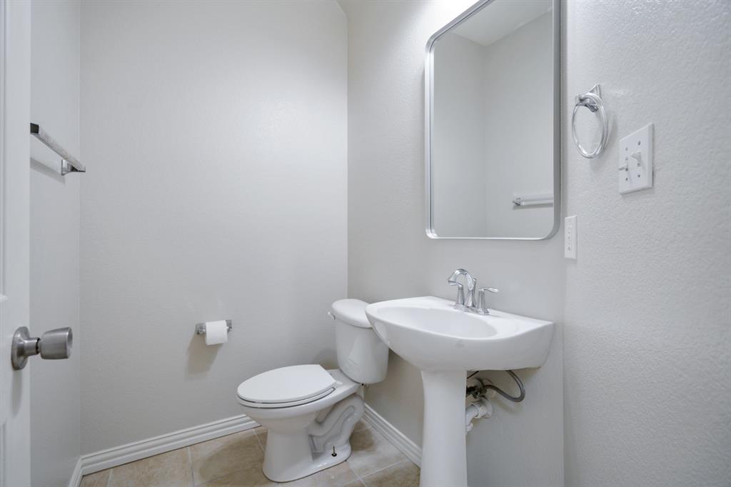 6407 Capulet Place Dallas, TX 75252 - Photo 33 of 33 a bathroom with a sink toilet and a mirror