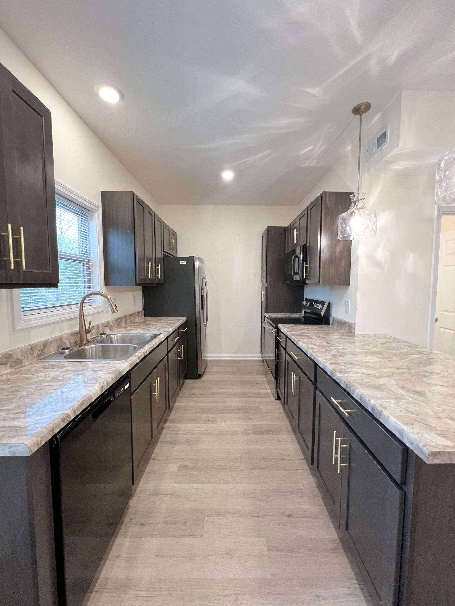 301 Ranger Lane, Unit B Clarksville, TN 37042 - Photo 7 of 30 Gallery Image 7