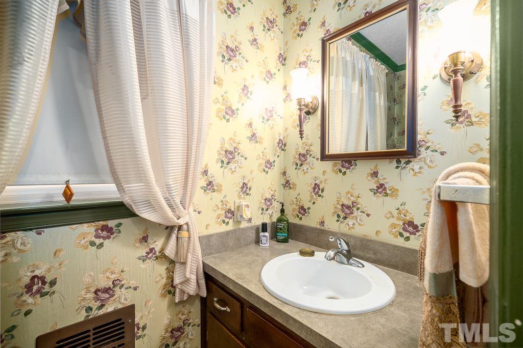 4901 Fallbrook Circle Raleigh, NC 27604 - Photo 13 of 30