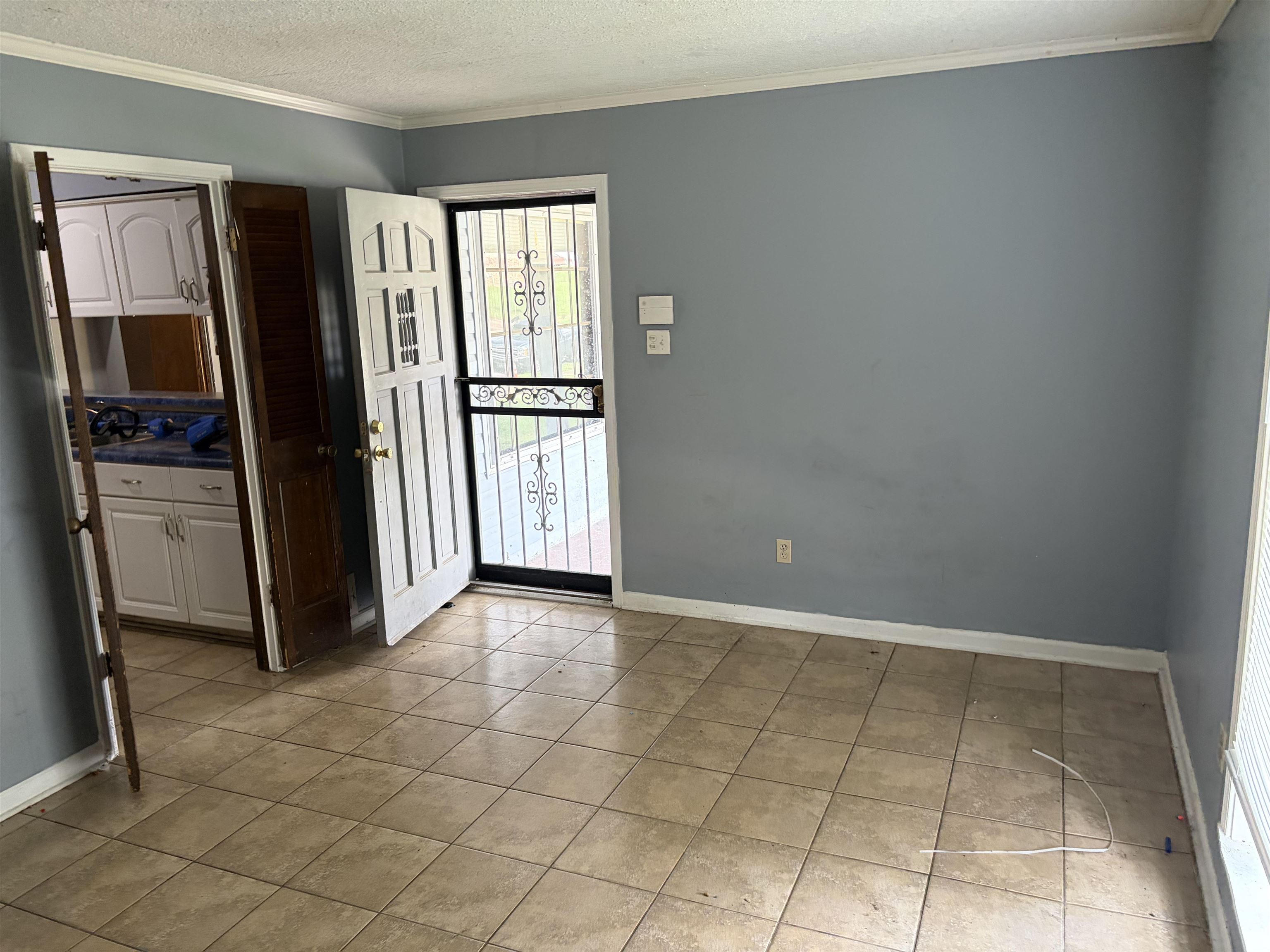 4993 Cedar View Road Memphis, TN 38118 - Photo 8 of 23 Tiled flooring throughout the main living area