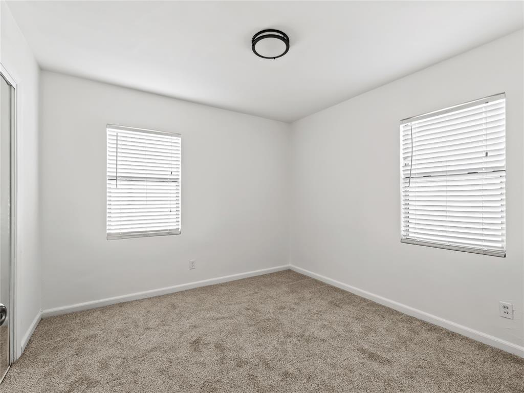 826 Ryan Road Dallas, TX 75224 - Photo 23 of 34 an empty room with a window
