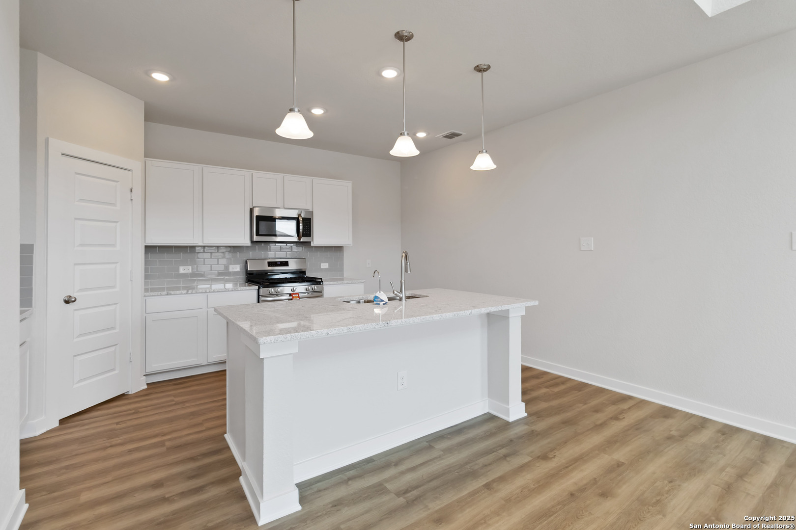 8968 Hazel Birch Elmendorf, TX 78112 - Photo 8 of 29