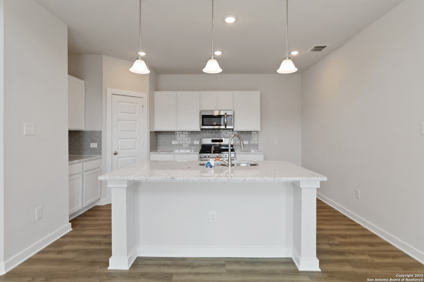 8968 Hazel Birch Elmendorf, TX 78112 - Photo 9 of 29