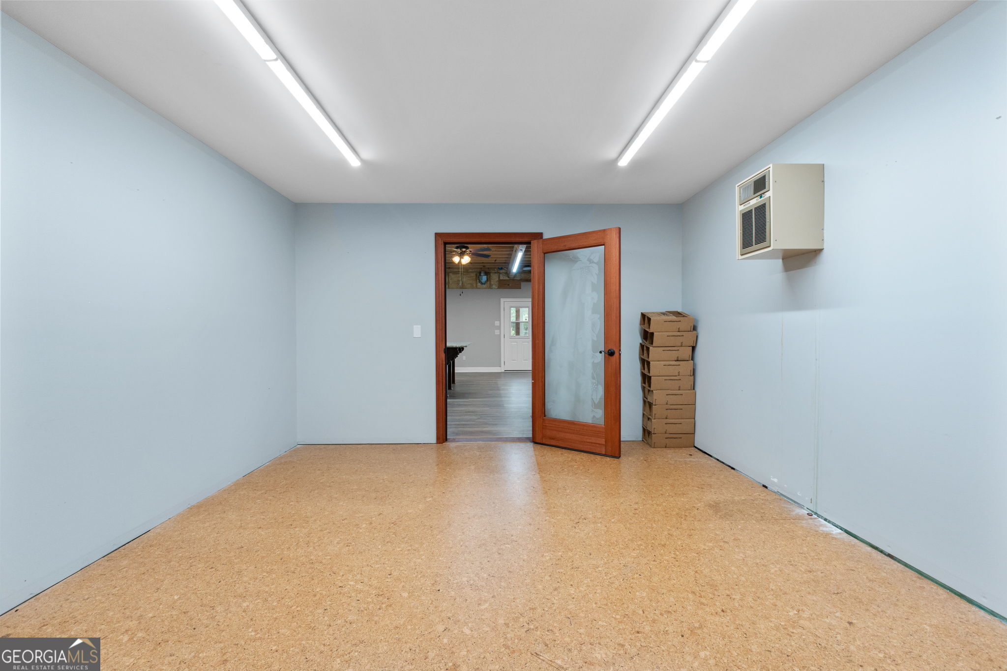 735 Firetower Road Thomaston, GA 30286 - Photo 39 of 112 an empty room with closet and mirror