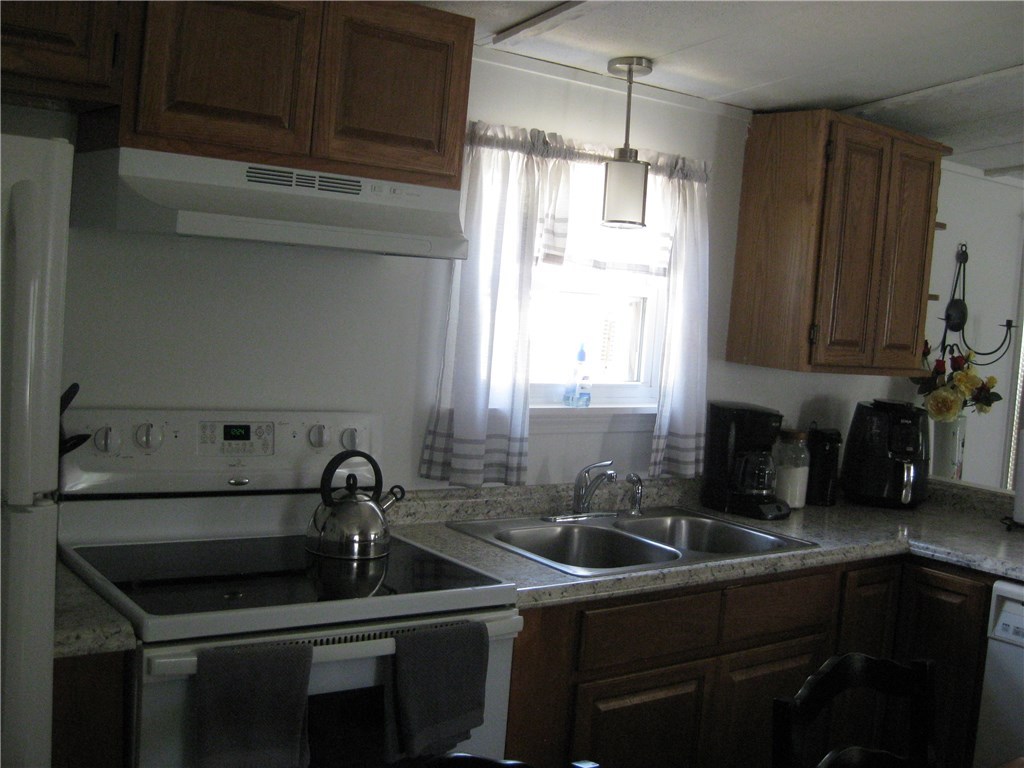 59 Wright Way Coventry, RI 02816 - Photo 11 of 25 Gallery Image 11