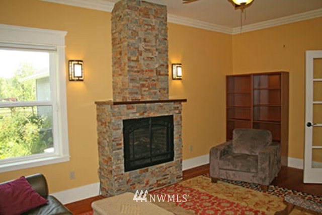 337 Mission Road Walla Walla, WA 99362 - Photo 2 of 23 a living room with furniture and a fireplace