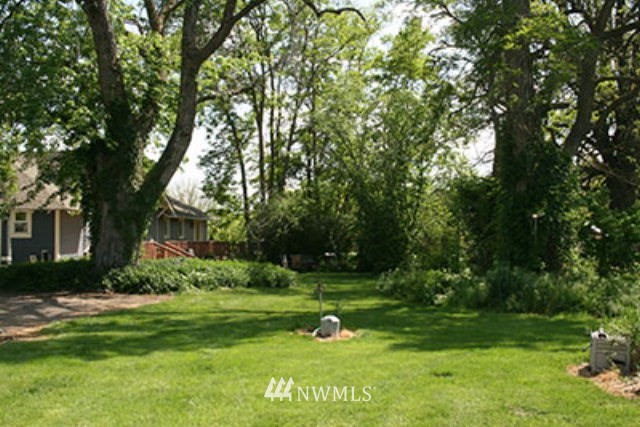 337 Mission Road Walla Walla, WA 99362 - Photo 21 of 23 a garden with trees in the background