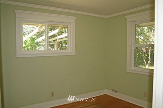337 Mission Road Walla Walla, WA 99362 - Photo 7 of 23 an empty room with a window
