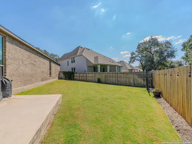 a view of an house with backyard and swimming pool