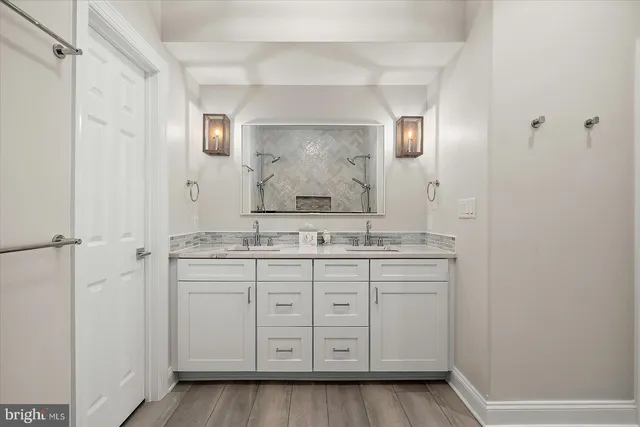 a view of a house with a small yard and plants