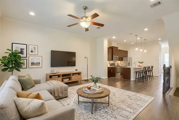 $2,560 | 12209 Terraza Circle, Unit 58, Austin, TX 78726