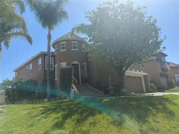 a view of a small yard in front of a house