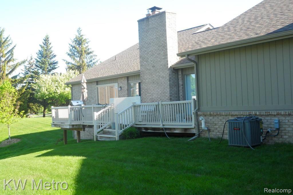 5640 Ridgewood Road, Unit 28 West Bloomfield, MI 48322 - Photo 37 of 39 BACK YARD VIEW II