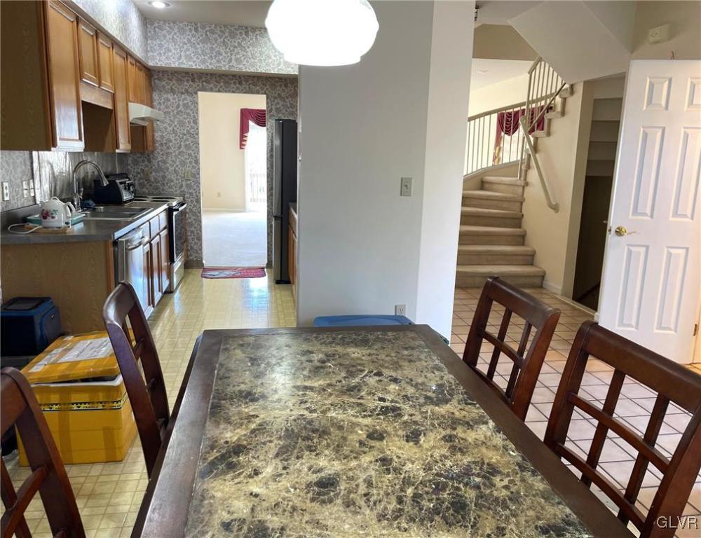 1690 Harding Circle Whitehall, PA 18052 - Photo 7 of 32 a view of a living room