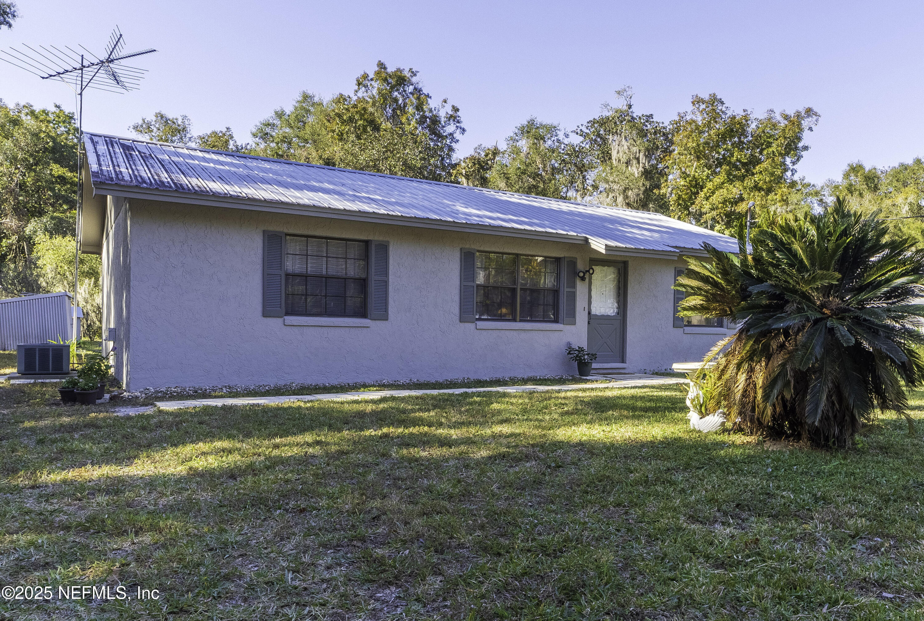 103 Indian Mound Road Satsuma, FL 32189 - Photo 4 of 36 a view of swimming pool with a yard