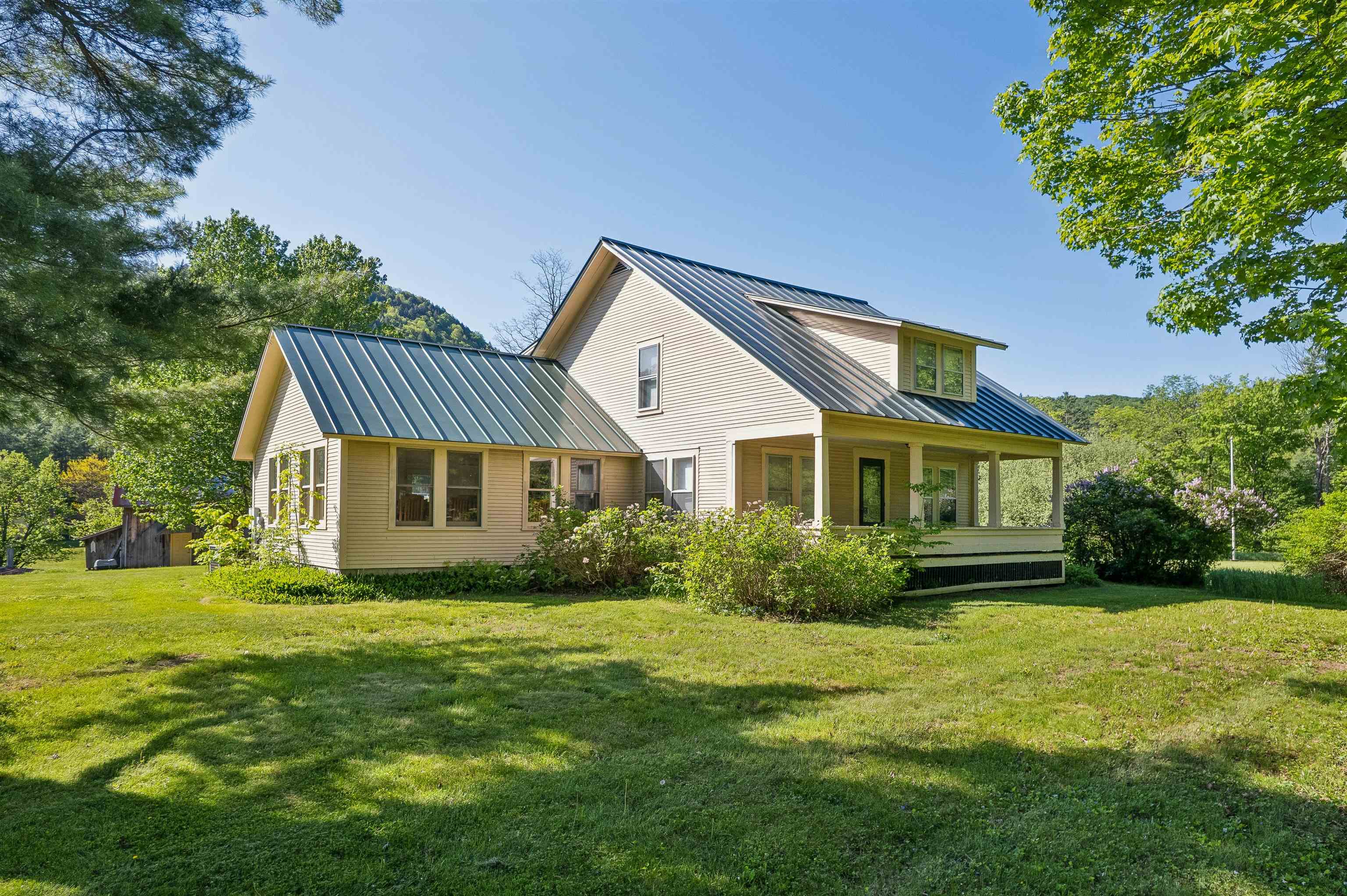 4 Larkin Road Tunbridge, VT 05077 - Photo 2 of 24