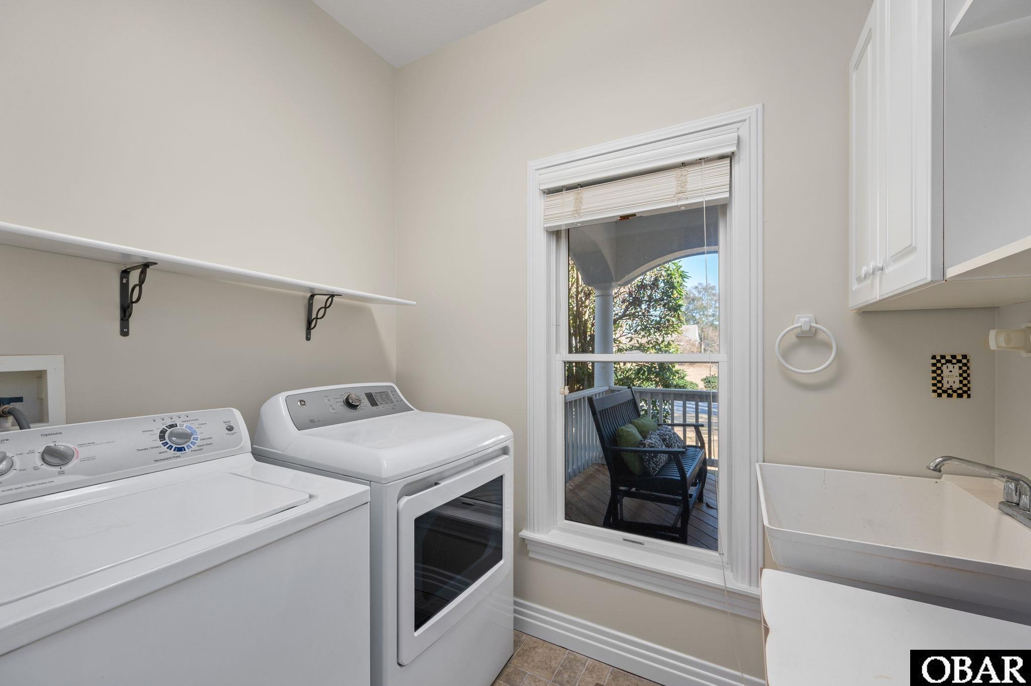 3040 Creek Road Kitty Hawk, NC 27949 - Photo 21 of 50 Laundry Room