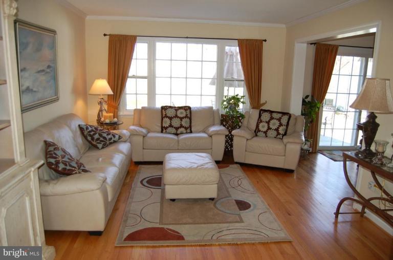 19237 Treadway Road Brookeville, MD 20833 - Photo 25 of 26 Living Room