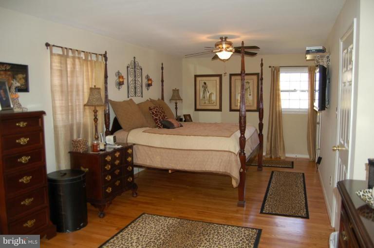 19237 Treadway Road Brookeville, MD 20833 - Photo 6 of 26 Master Bedroom